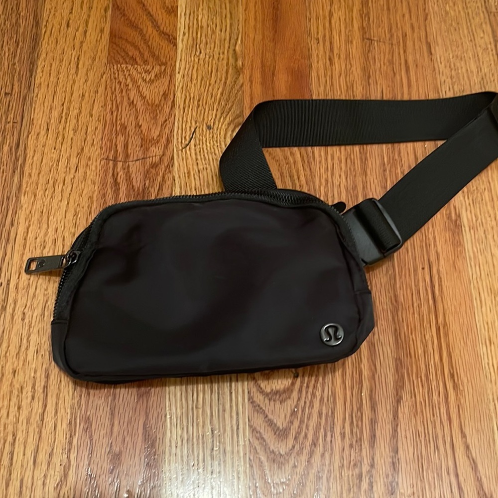 black lululemon everywhere belt bag brand new